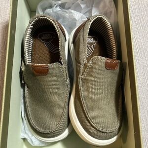 Tucker & Tate canvas slip on shoes